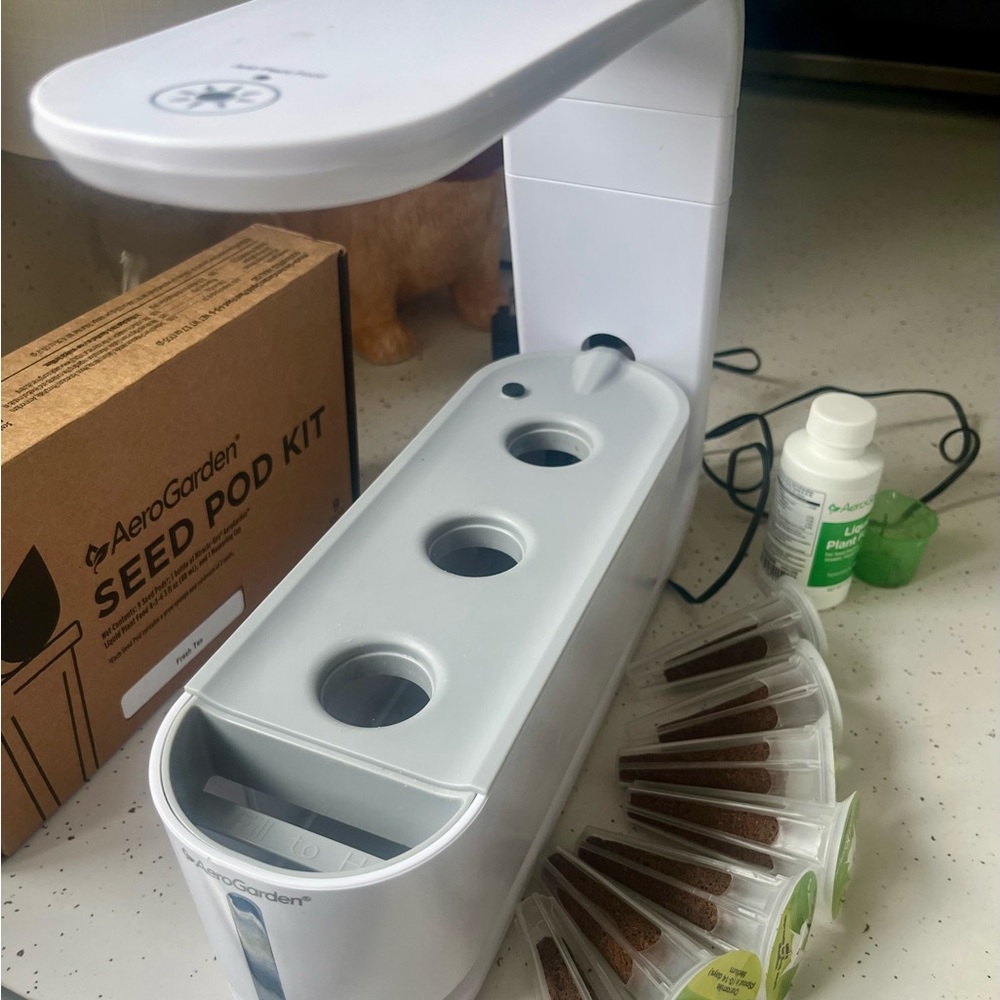 AeroGarden White Indoor Garden Kit